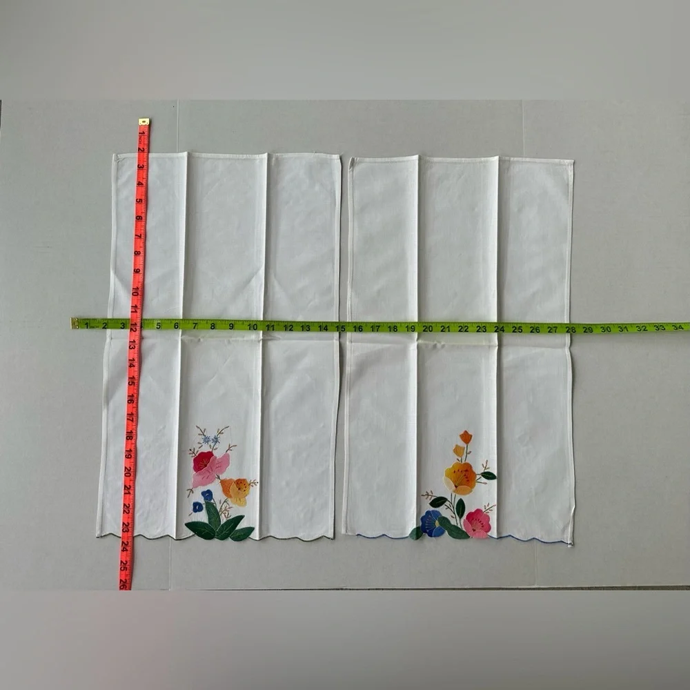 Set of Vintage Floral Embroidered White Napkins - Picture 13 of 13